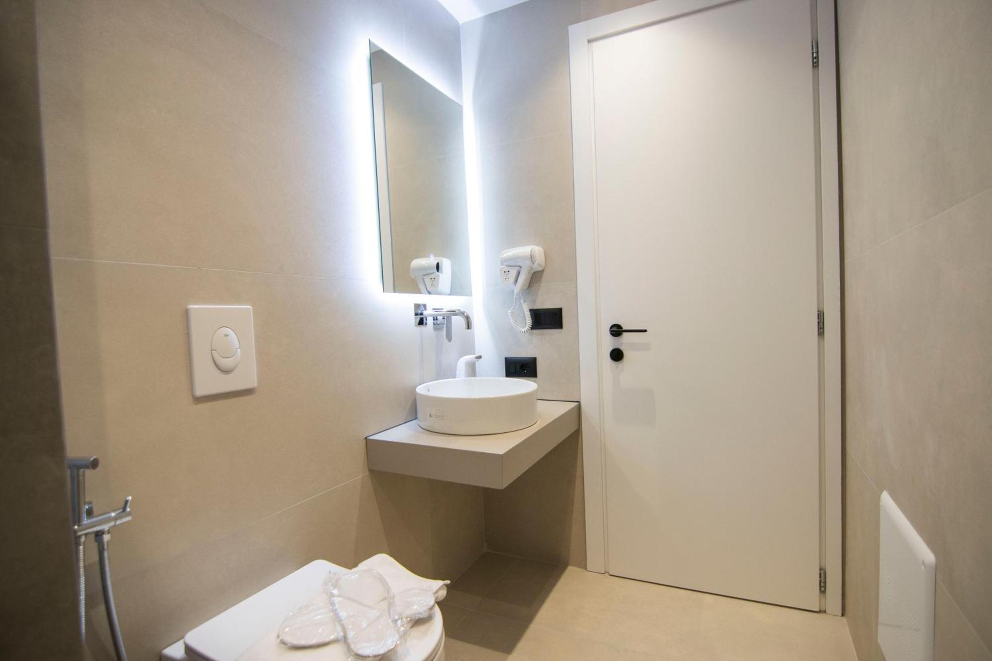 Mina Luxury Rooms 티라나 외부 사진